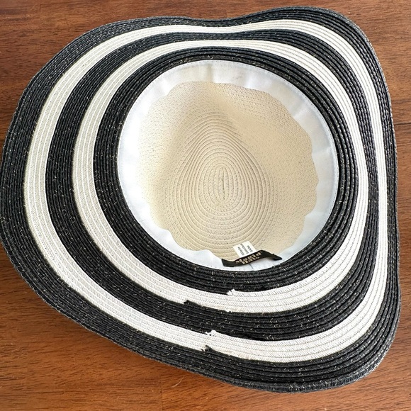Magid Summer Floppy Hat Black & White Swirls 100% Straw - Picture 9 of 10